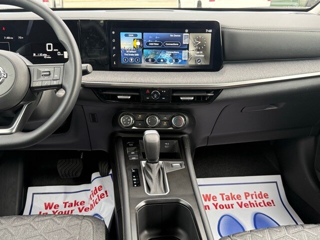 2025 Nissan Kicks SV Image 16 of 30