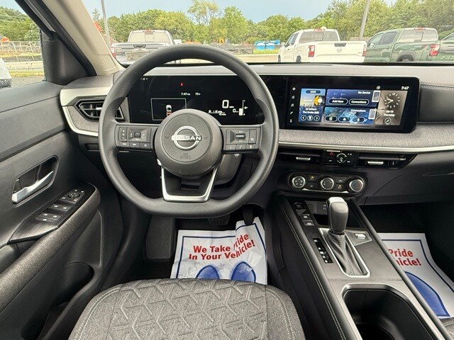 2025 Nissan Kicks SV Image 15 of 30