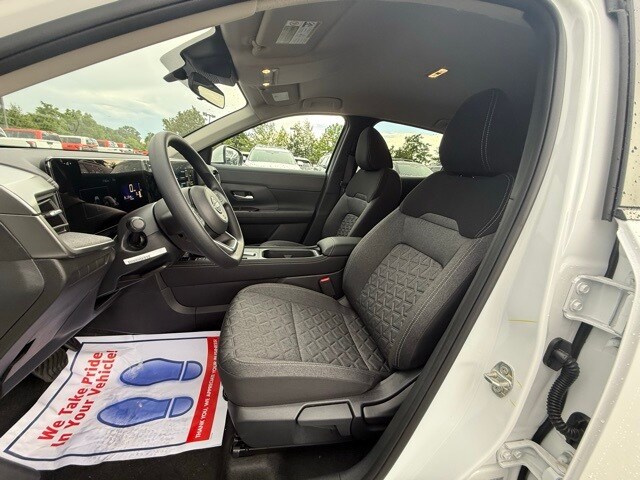 2025 Nissan Kicks SV Image 13 of 30