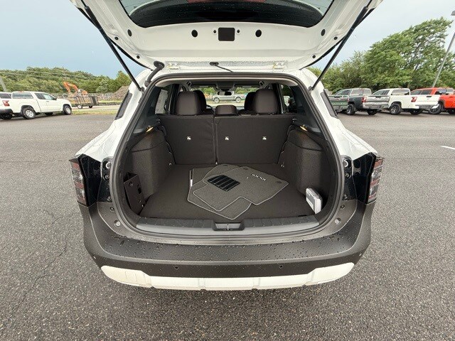 2025 Nissan Kicks SV Image 10 of 30