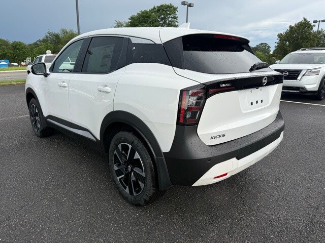 2025 Nissan Kicks SV Image 7 of 30