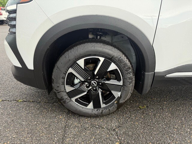 2025 Nissan Kicks SV Image 9 of 30