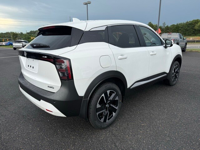 2025 Nissan Kicks SV Image 5 of 30
