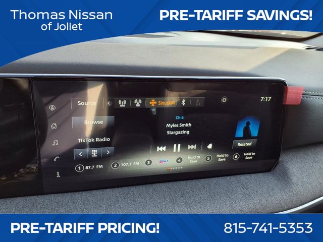 Vehicle image 23 of 25