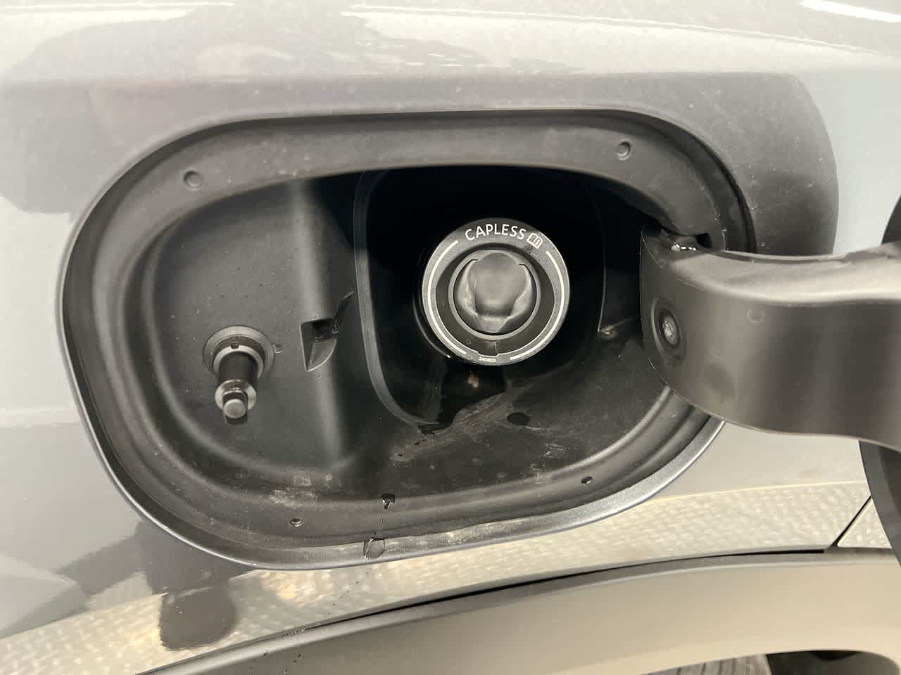 Vehicle image 23 of 27