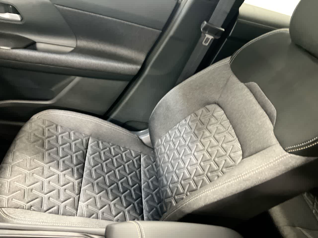 Vehicle image 21 of 27