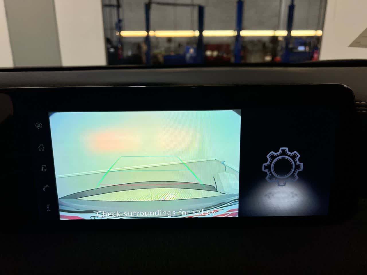Vehicle image 17 of 27
