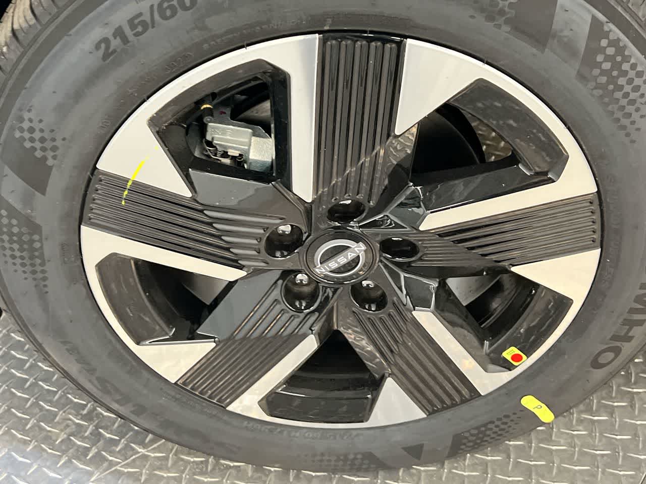 Vehicle image 10 of 27