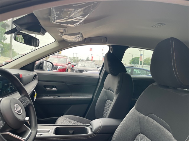 Vehicle image 18 of 29