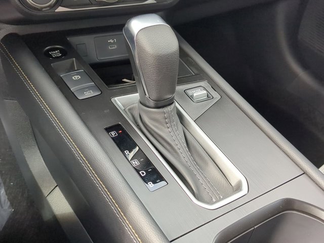 Vehicle image 13 of 15
