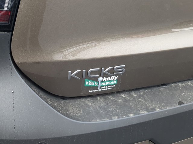 Vehicle image 10 of 15