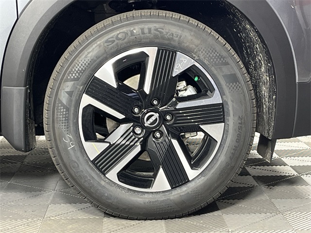 Vehicle image 10 of 25