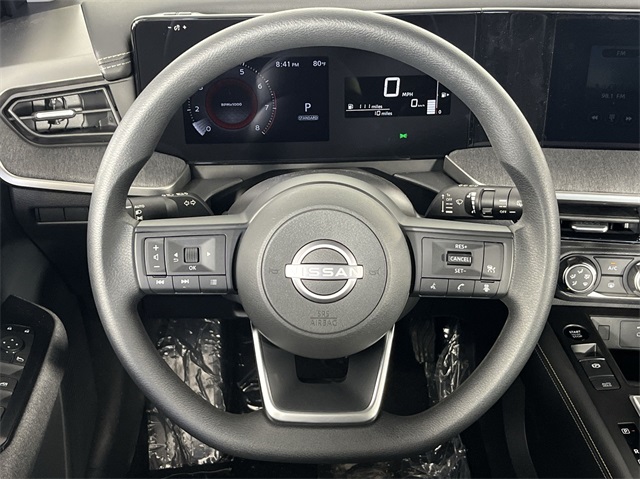 Vehicle image 14 of 25