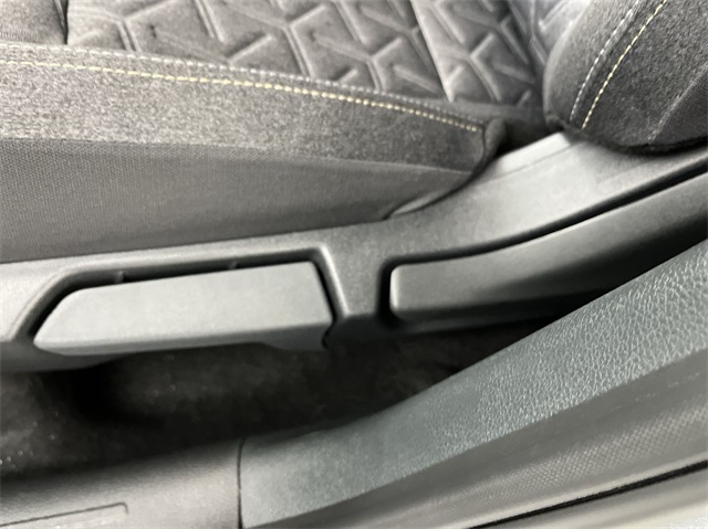 Vehicle image 12 of 25