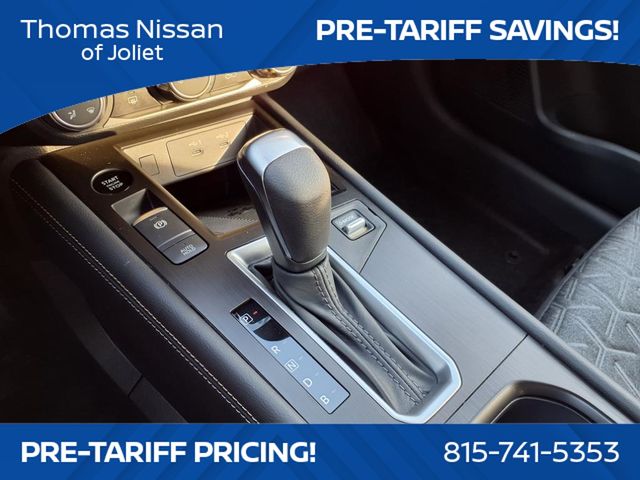Vehicle image 18 of 25