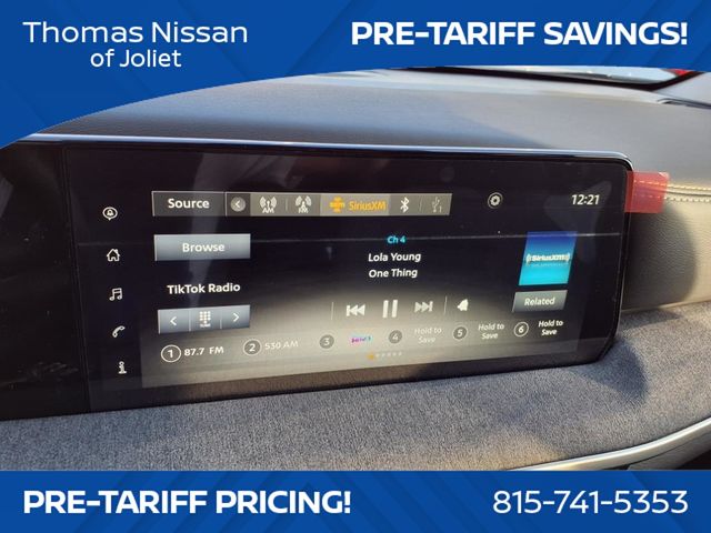 Vehicle image 21 of 25