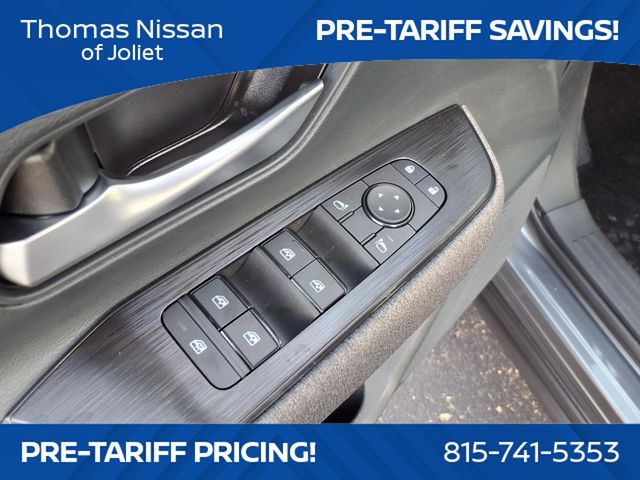 Vehicle image 16 of 25