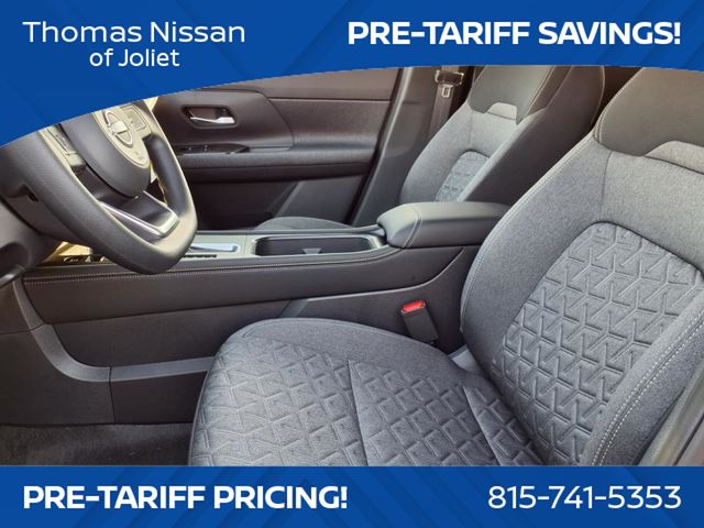 Vehicle image 17 of 25