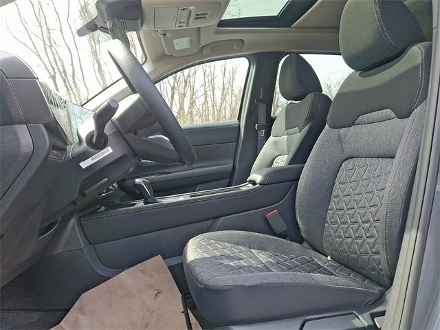 2025 Nissan Kicks SV Image 6 of 10