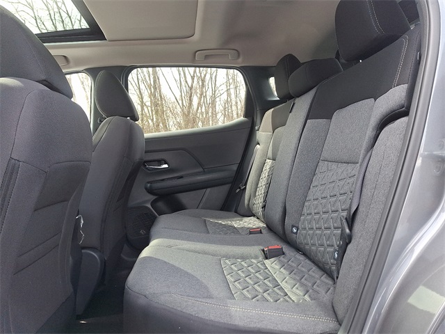 2025 Nissan Kicks SV Image 5 of 10