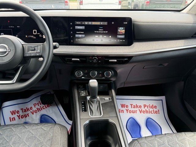 2025 Nissan Kicks SV Image 17 of 29