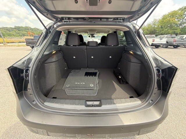 2025 Nissan Kicks SV Image 10 of 29