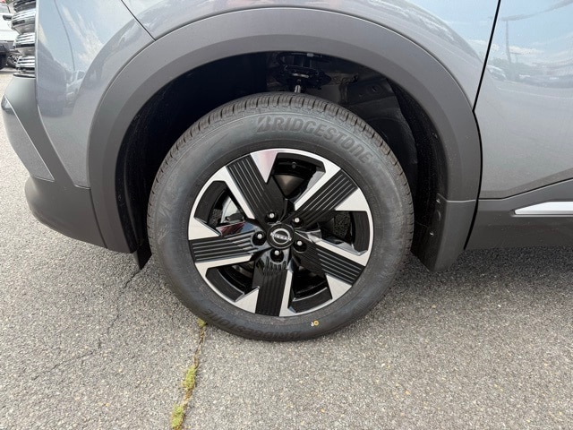 2025 Nissan Kicks SV Image 9 of 29