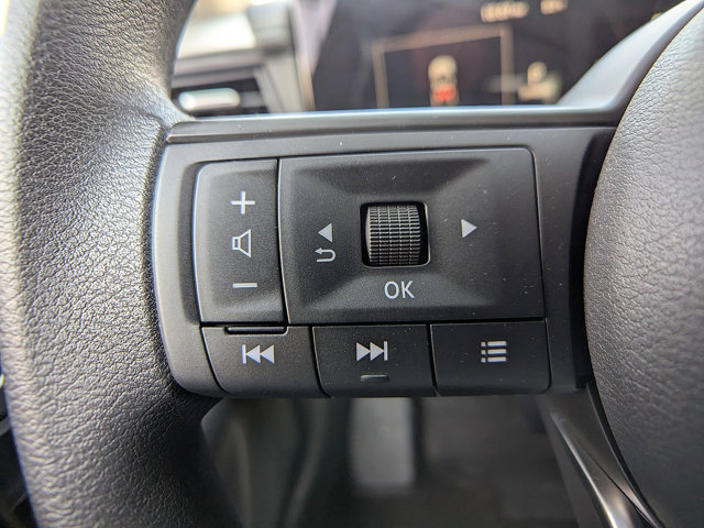 Vehicle image 21 of 27