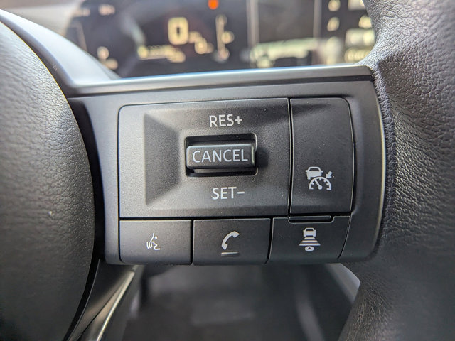 Vehicle image 23 of 27