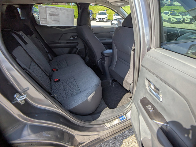 Vehicle image 11 of 27