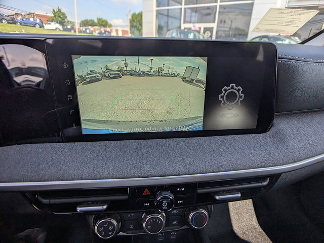 Vehicle image 16 of 27