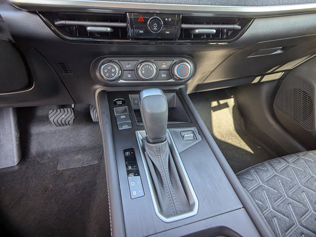 Vehicle image 17 of 27