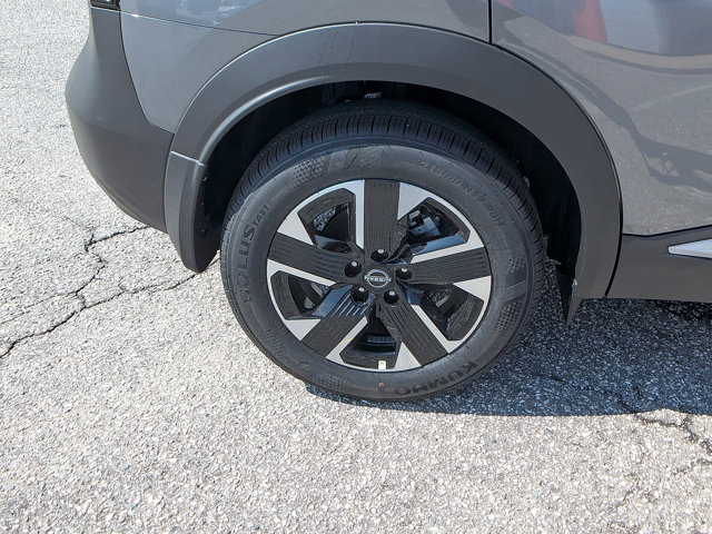 Vehicle image 8 of 27