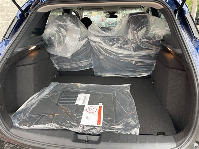 Vehicle image 25 of 27