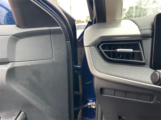 Vehicle image 23 of 27