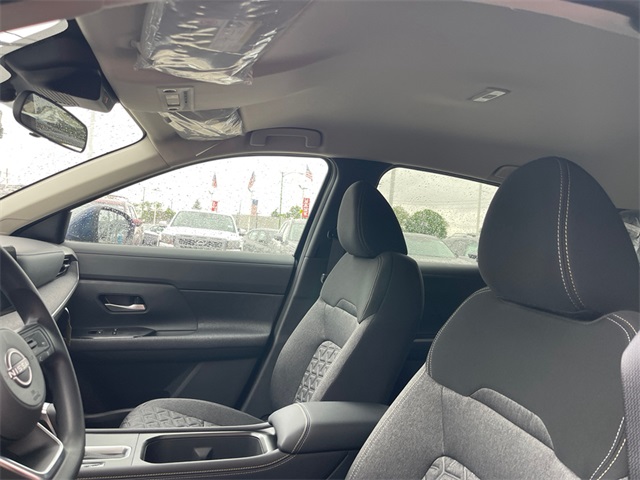 Vehicle image 15 of 27