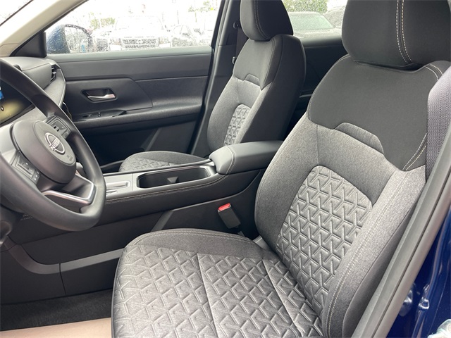 Vehicle image 14 of 27