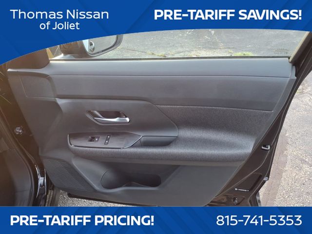 Vehicle image 23 of 25