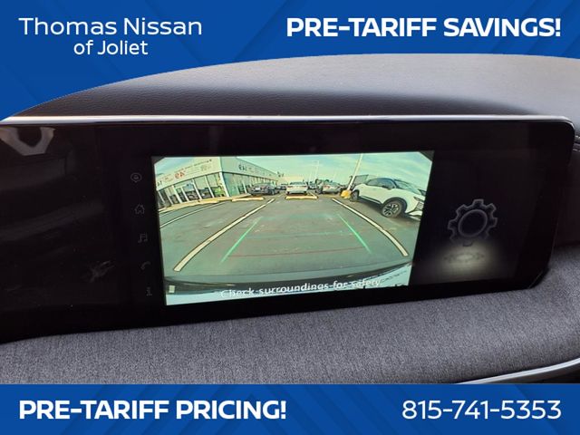 Vehicle image 17 of 25