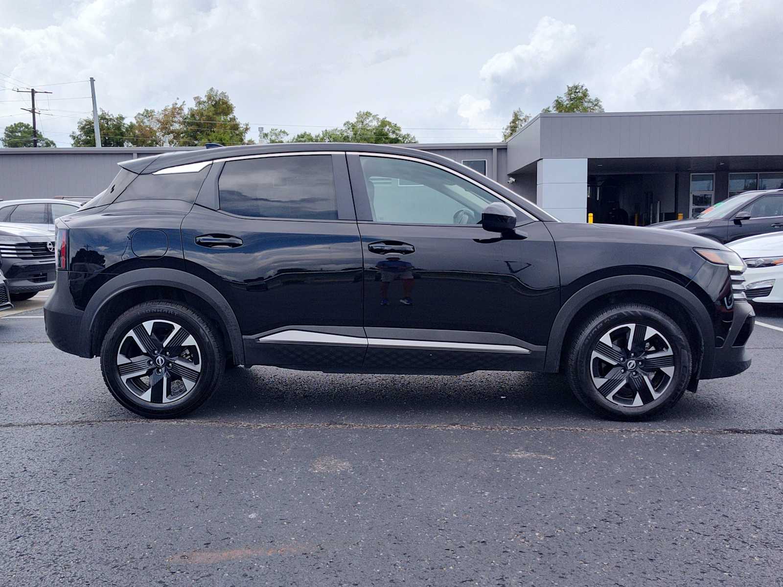2025 Nissan Kicks SV Image 3 of 27