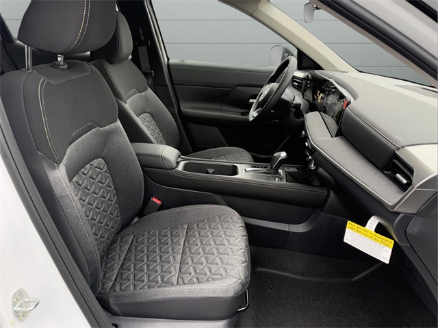 2025 Nissan Kicks SV Image 12 of 31