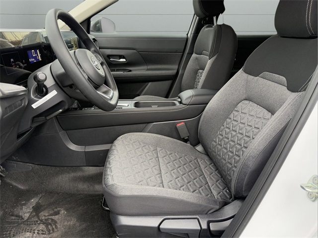 2025 Nissan Kicks SV Image 11 of 31