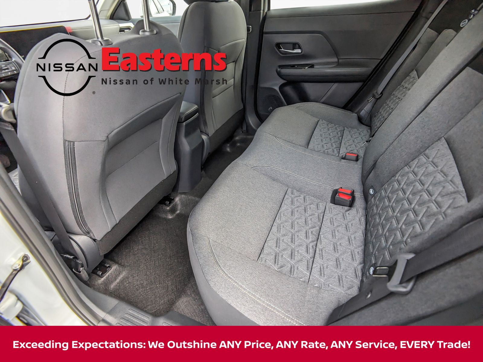 Vehicle image 17 of 33