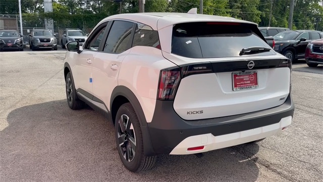 Vehicle image 10 of 26