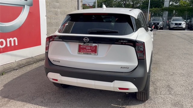 Vehicle image 8 of 26