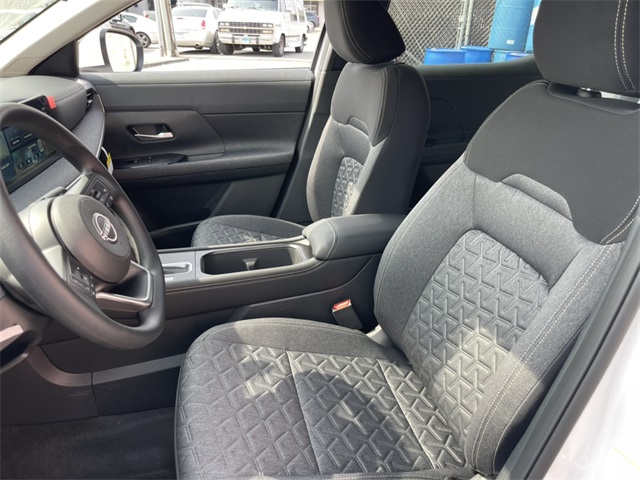 Vehicle image 11 of 26