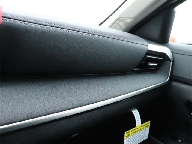 Vehicle image 21 of 26