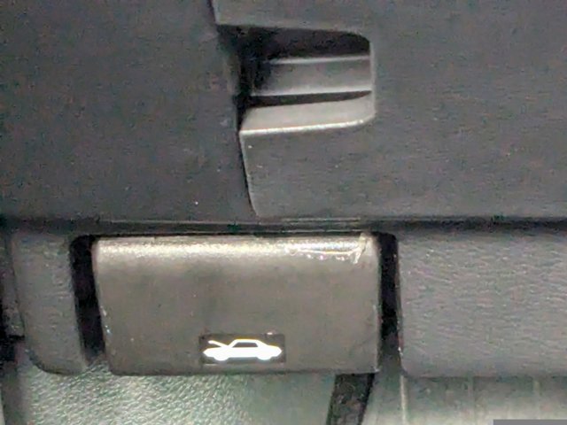 Vehicle image 24 of 27