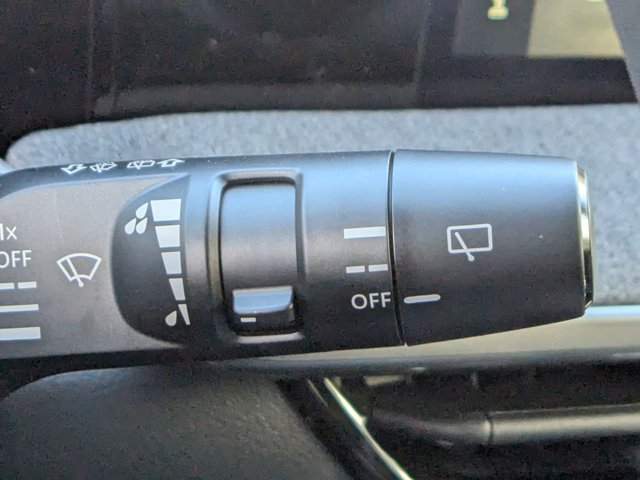 Vehicle image 23 of 27
