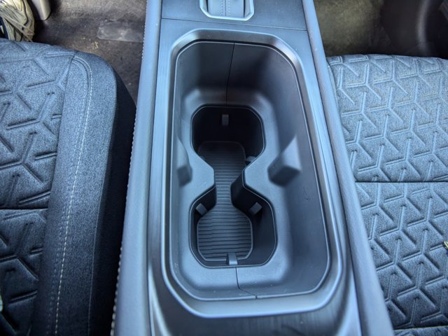 Vehicle image 17 of 27